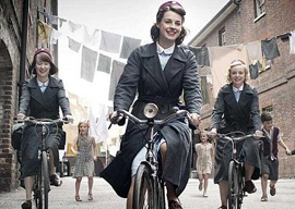 Jessica Raine (center) in Call the Midwife